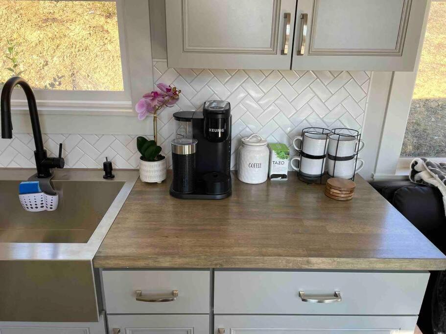 Апартаменти Casavagos Tiny House Маккінлівіль Екстер'єр фото